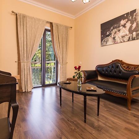 קאלאבאקה Theatro Hotel Odysseon חדר תמונה