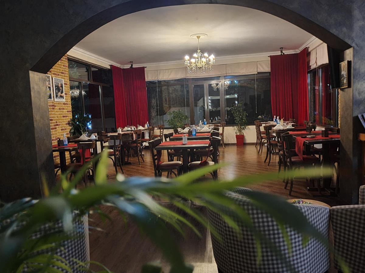 קאלאבאקה Theatro Hotel Odysseon מראה חיצוני תמונה