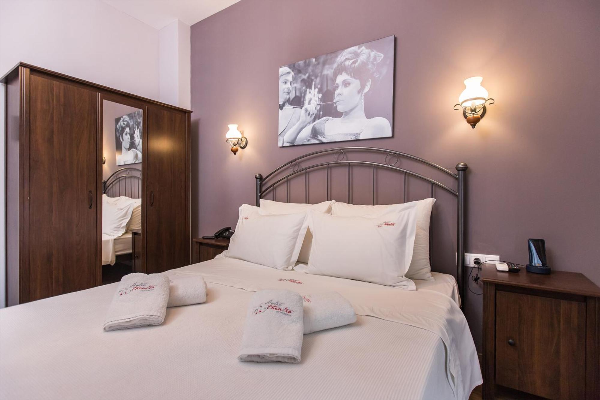קאלאבאקה Theatro Hotel Odysseon חדר תמונה