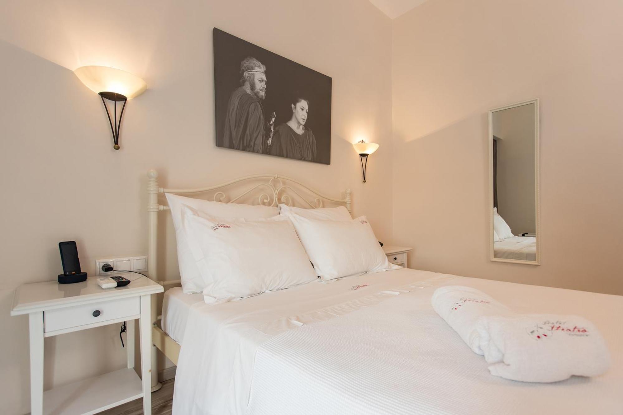 קאלאבאקה Theatro Hotel Odysseon חדר תמונה